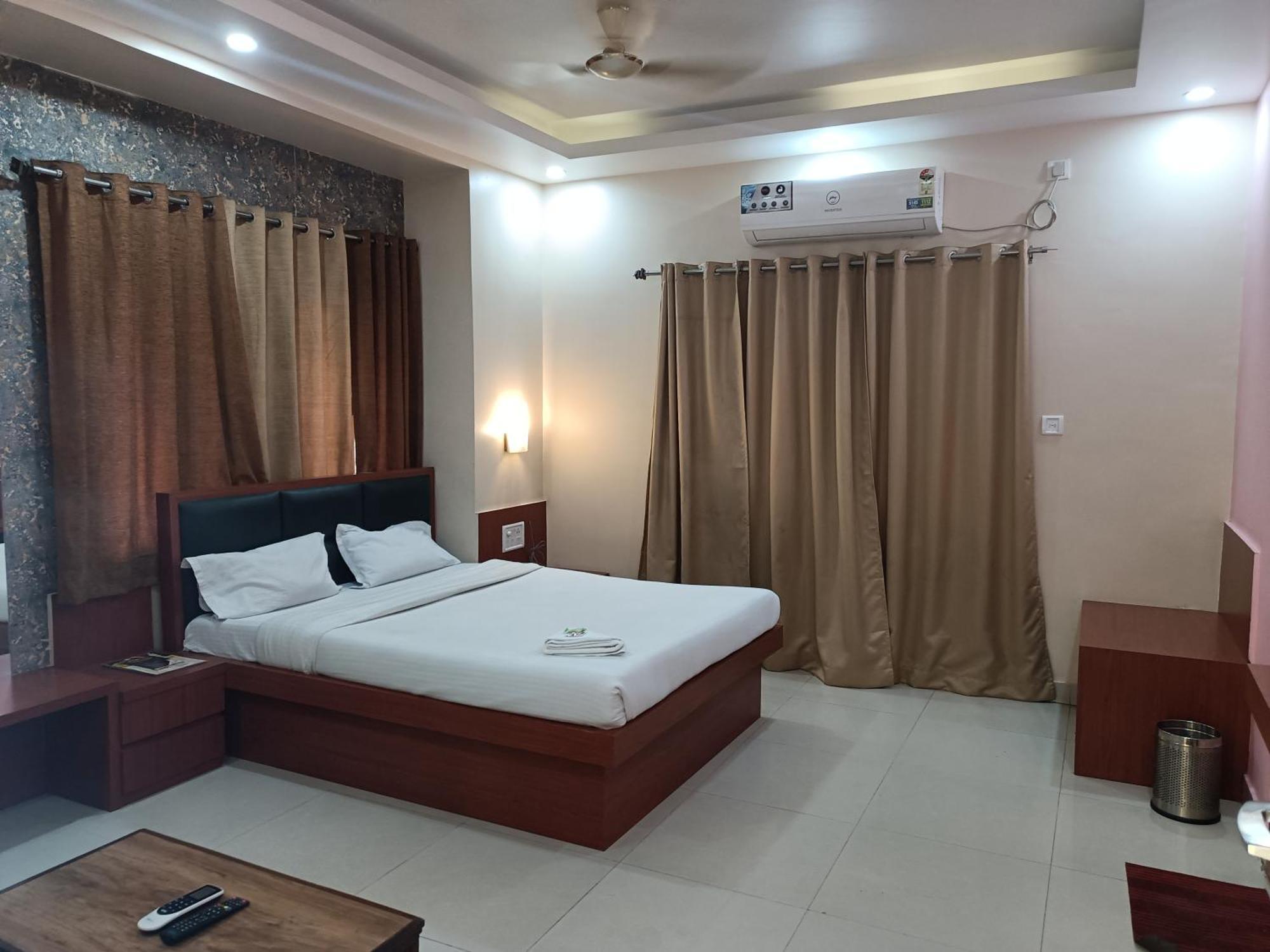 Hotel Sudakshina By Roh Silchar Esterno foto