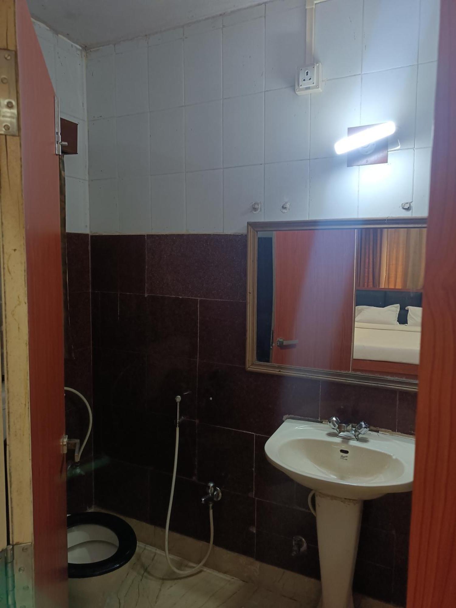 Hotel Sudakshina By Roh Silchar Esterno foto
